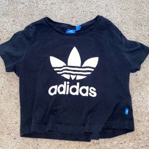 Cropped adidas top